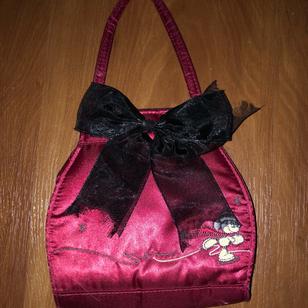 A cute Minnie Mouse purse